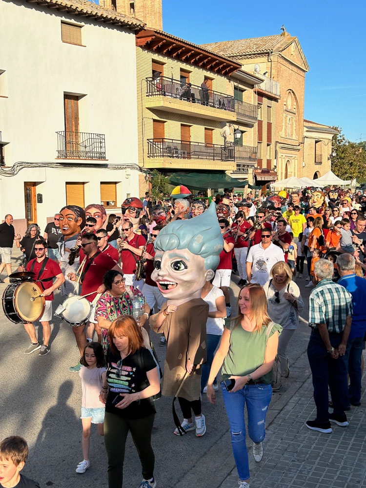 Imagen de archivo del primer encuentro comarcal de cabezudos, celebrado en Pina en 2024