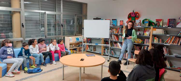 Foto de archivo de una actividad en la biblioteca de Gelsa.