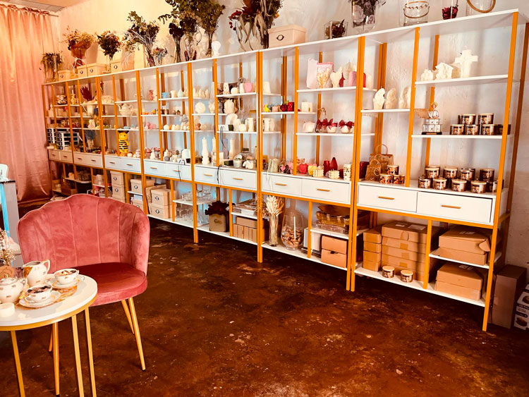 Taller de velas artesanales situado en Escatrón
