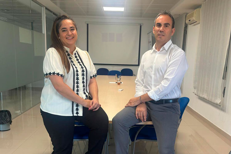María y Sergio están al mando de Conecta Bienes.