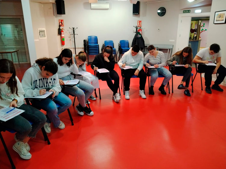 Presentación del proyecto 'Come to...' en el espacio joven de Escatrón