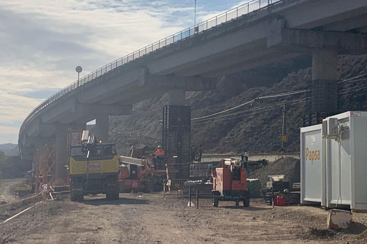 Puente sobre la vía