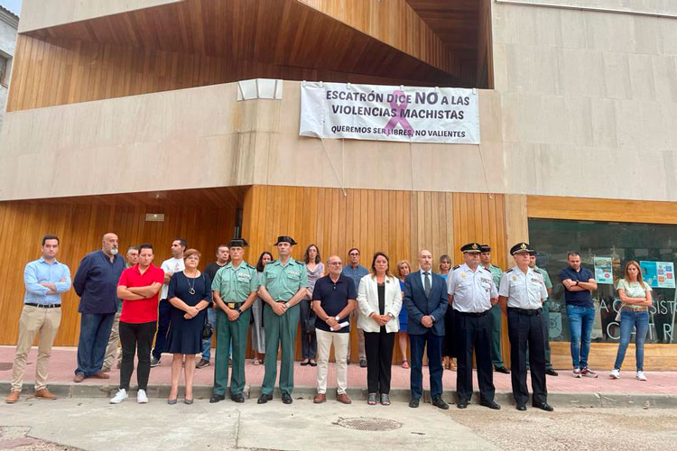 Minuto de silencio en Escatrón