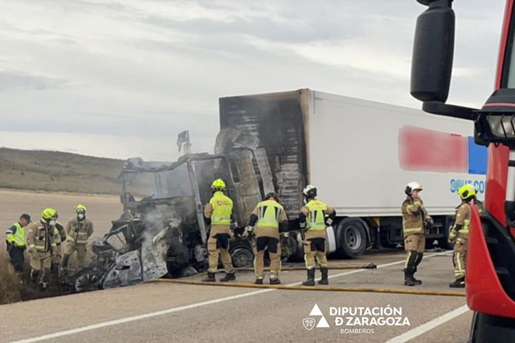 Imagen del accidente ocurrido en la N-II en el término de Pina. Foto: Diputación de Zaragoza