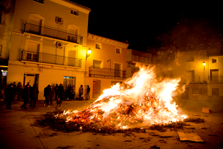 Hoguera en Gelsa San Antón 2016