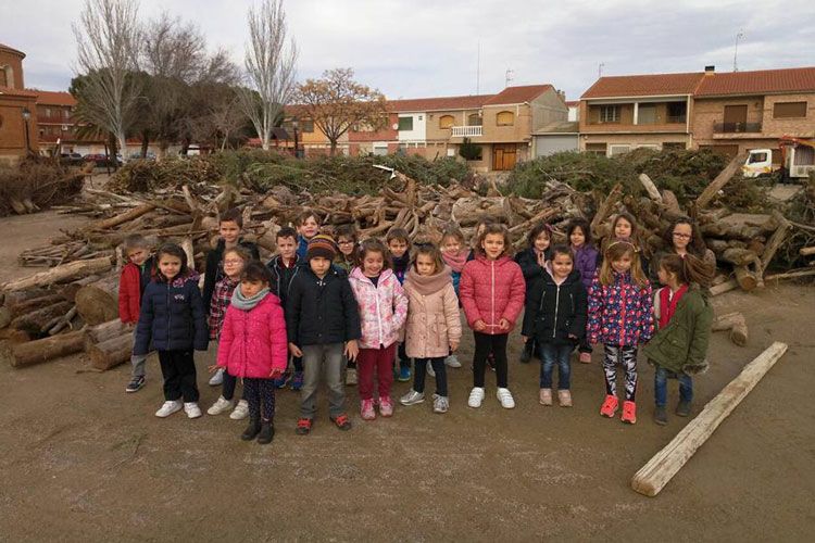 Niños del colegio Fernando el Católico de Quinto conocen festividad de San Antón