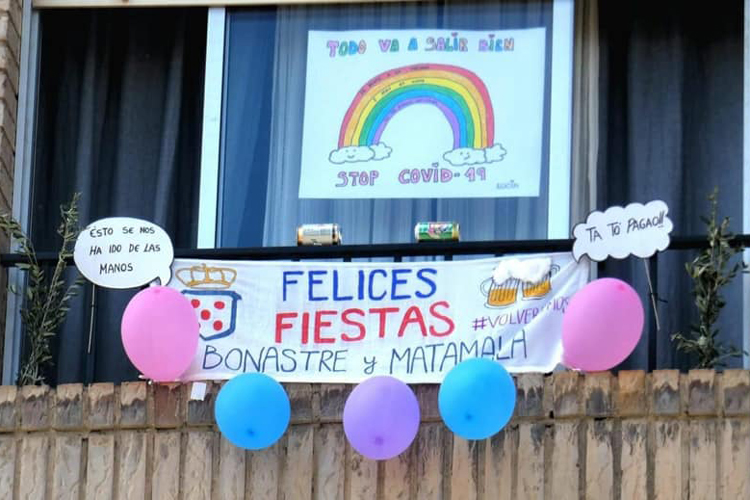 Uno de los balcones que participan en el concurso de enramar