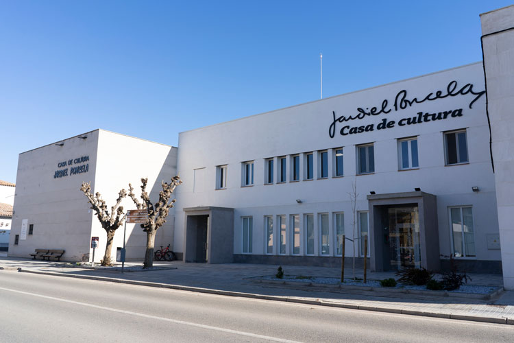 Imagen exterior de la casa de cultura de Quinto
