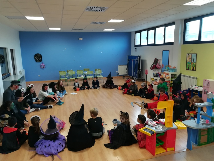 Foto de archivo de una celebración de Halloween en la ludoteca de Quinto.