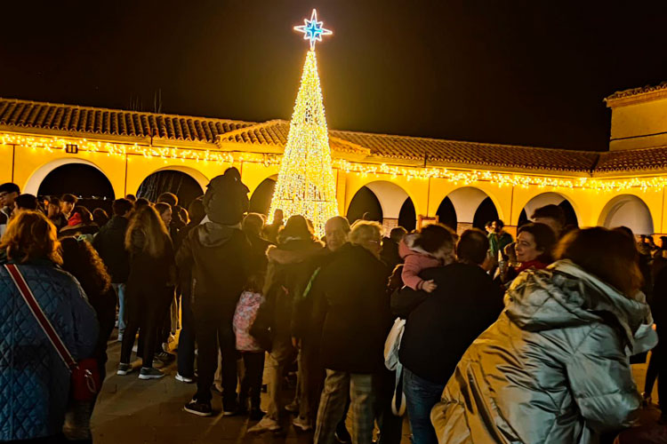 Foto de archivo del encendido de luces de Sástago de 2024.